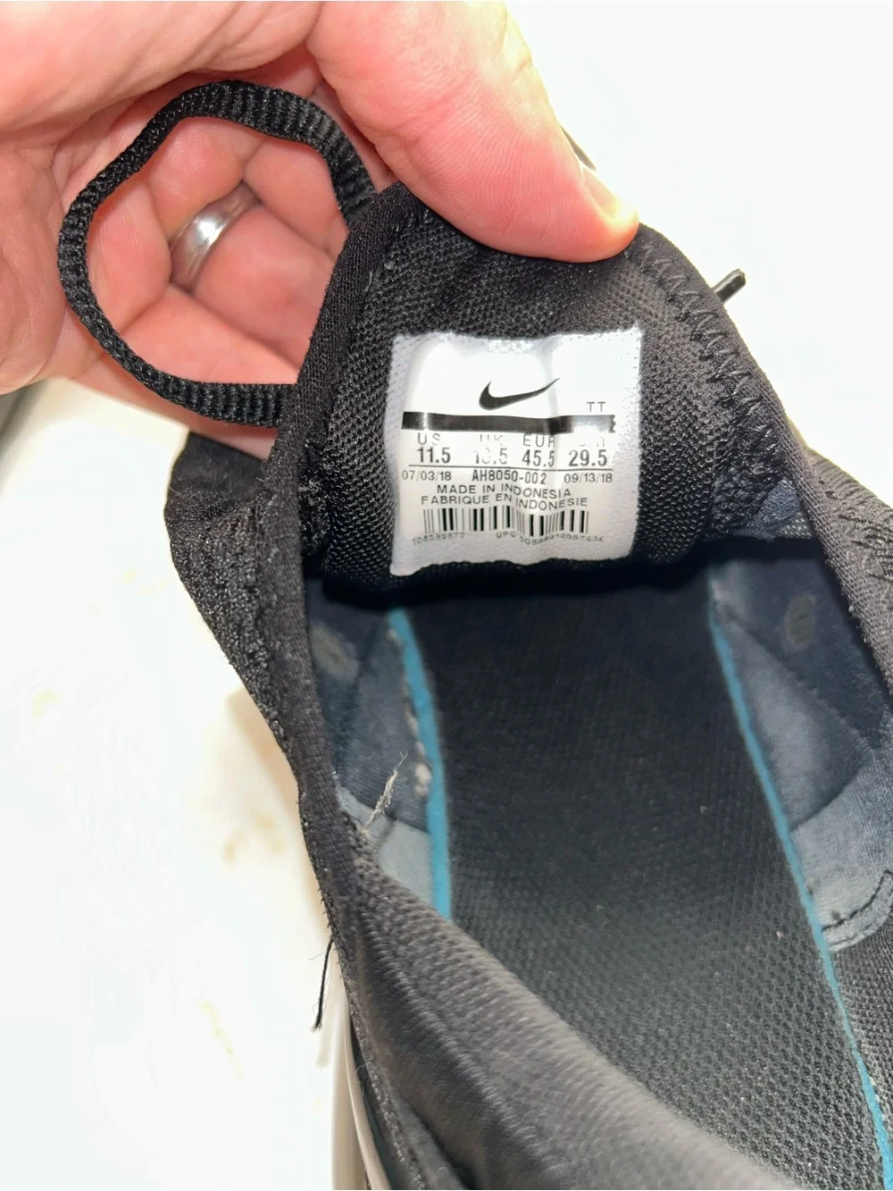 Nike Air Max 270 Mens Size 11.5 Black White Athletic Running Shoes Sneakers